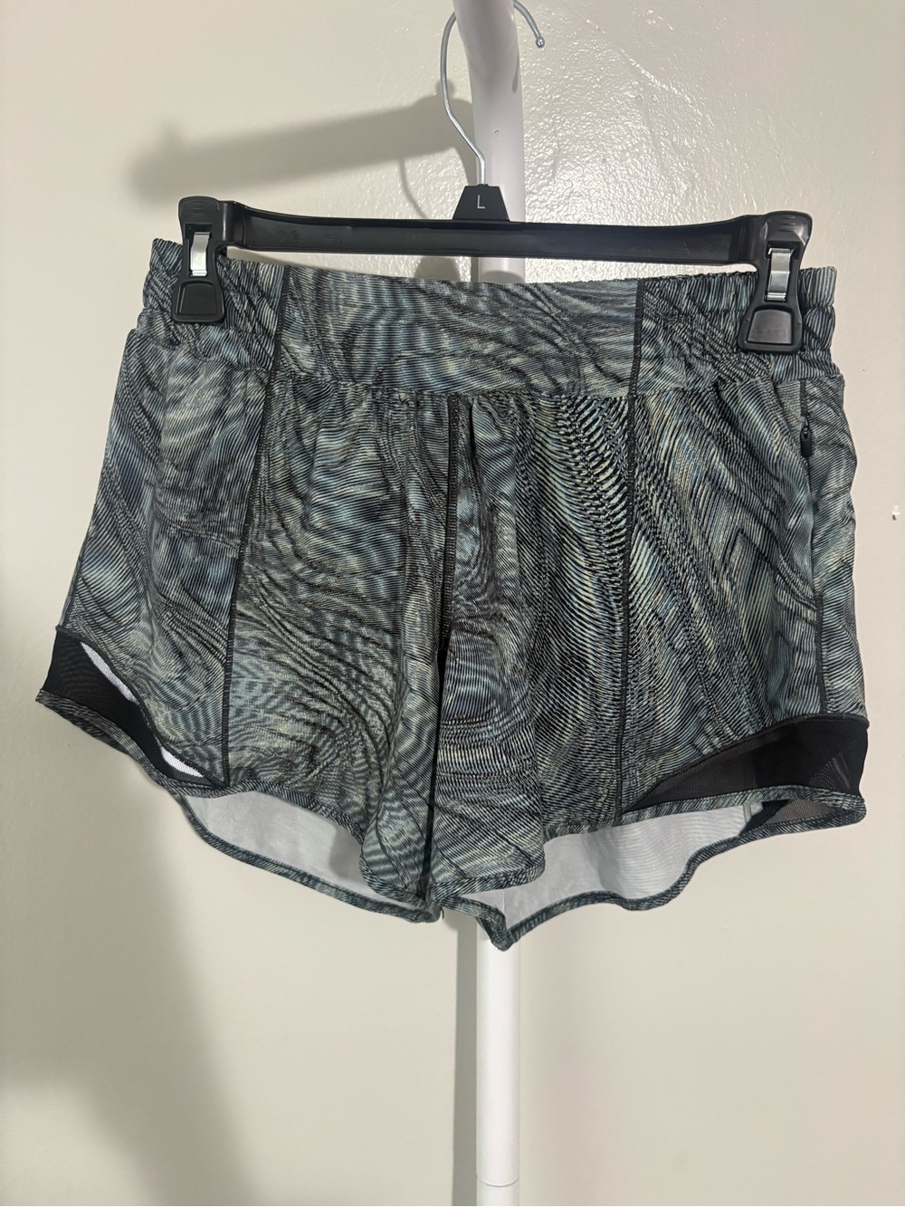 lululemon athletica Women's Gray-Green Patterned Running Shorts